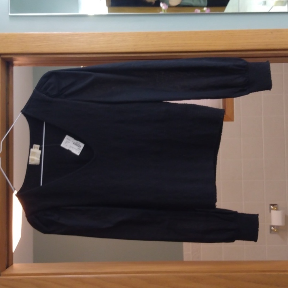 NATION LTD DELLA SMOCKED CBLACK COMBO TEE. SIZE MED